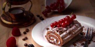 Rotolini di caffé ai frutti di bosco e crema al cocco