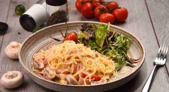 Spaghetti alla philadelphia con funghi e prosciutto, un piatto fresco e pronto in pochi minuti