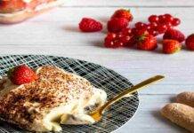 Tiramisù di ribes e fragole, dopo cena é una vera goduria dal freschissimo mix fruttato tiramisù di ribes e fragole