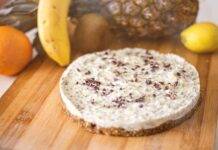 Cheesecake con cereali e crema chantilly, la merenda é pronta in 10 minuti Cheesecake con cereali e crema chantilly