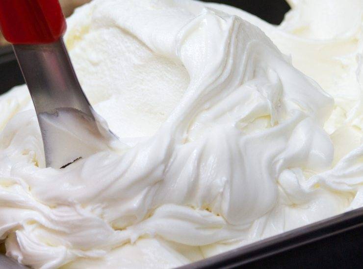 Come fare il gelato al fior di latte in casa. Foto di Ricetta Sprint