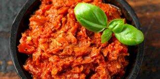 Crema di pomodori secchi per arricchire tartine e bruschette