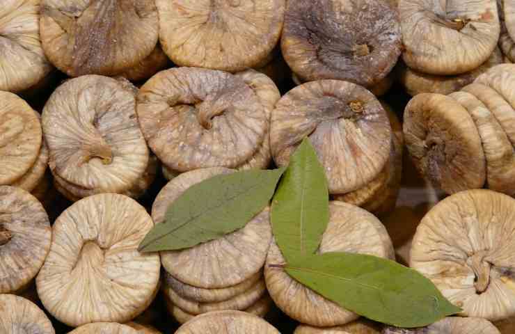 some dried figs