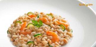 Insalata di farro con gamberi, fresca leggera e digeribile