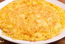 La frittata di pasta non è fatta con gli avanzi, piuttosto è una ricetta salvadanaio