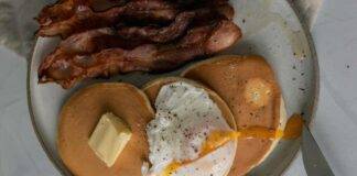 Pancake con uova e bacon