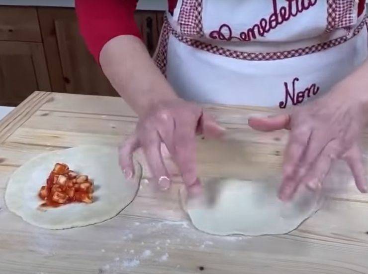 Panzerotti pugliesi la ricetta di Benedetta Rossi. Foto di Benedetta Rossi