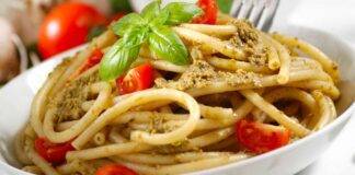 Pasta alla Portofino, il segreto è del buon pesto, il resto viene da solo