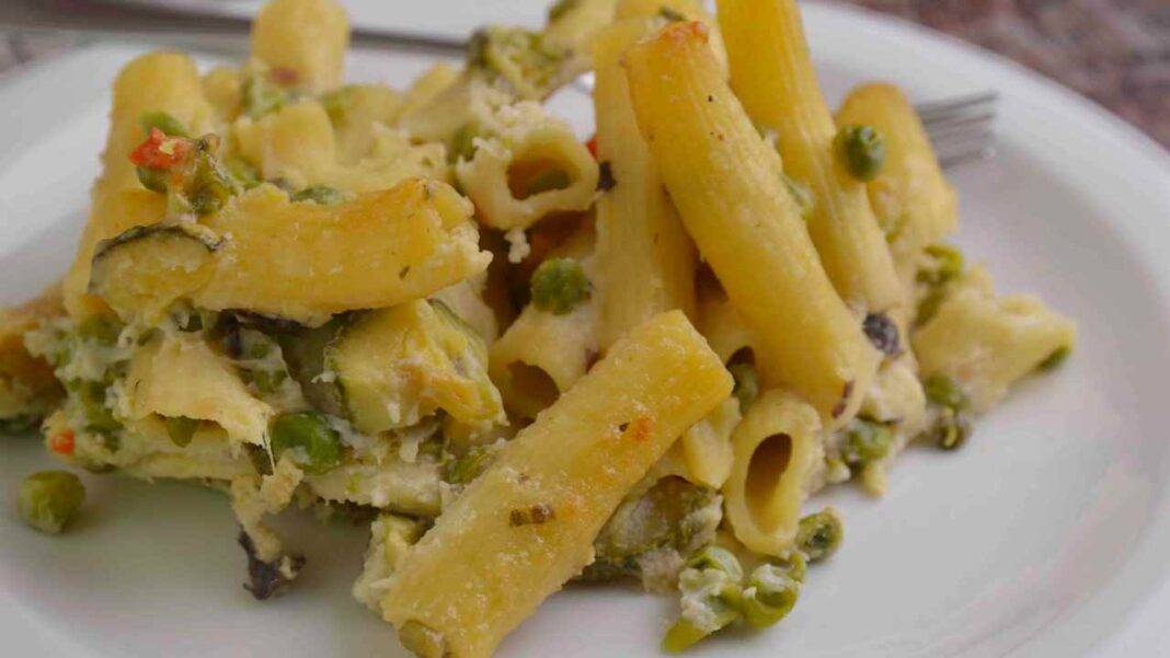 Pasta piselli, panna e salsiccia, poi metti tutto al forno altro che