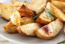 Patate all’aglio al forno croccanti fuori morbidissime dentro Patate all'aglio al forno croccanti fuori morbidissime dentro