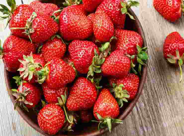 Rotolo alle fragole e panna di Benedetta Rossi