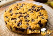 Sbriciolata croccante pere e cioccolato fondente, un dolce classico con un abbinamento incredibile