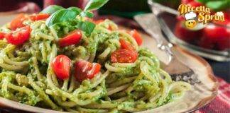 Spaghetti al pomodoro e pesto di rucola non puoi che provarli, delizierà i palati