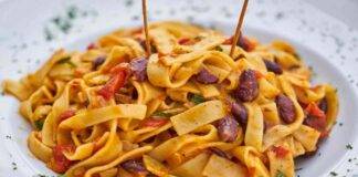 Tagliatelle macchiate ai borlotti