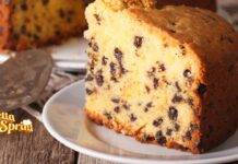 Torta con gocce di cioccolato il trucco per prepararla alta e super soffice come una nuvola