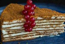 Torta di crepes al cioccolato e crema al latte