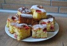 Torta soffice veloce con vaniglia e ciliegie