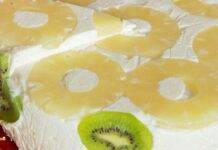 Tutta la freschezza di un semifreddo con la dolcezza dell’ananas. Ecco il dolce favoloso della Domenica
