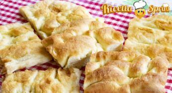 Una deliziosa focaccia genovese croccante non può mancare sulla tua tavola: è facilissima!