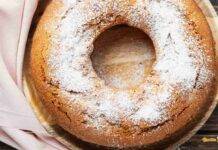 Ciambellone alla panna montata e gocciole di cioccolato, impossibile resistergli