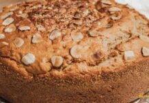 Miele e mandorle, ma senza zucchero. La mia incredibile torta leggerissima Miele e mandorle, ma senza zucchero. La mia incredibile torta leggerissima