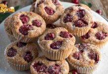 Muffin integrali alle ciliegie: per una merenda sana e gustosa, perfetti in ogni momento della giornata Muffin integrali alle ciliegie per una merenda sana e gustosa, perfetti in ogni momento della giornata
