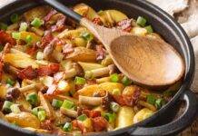 Patate arrostite con funghi e pancetta, la soluzione perfetta per un contorno rustico e saporito da fare in padella