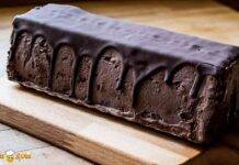 Semifreddo al cioccolato con la cioccolata che hai ancora nel frigo, ricetta antispreco