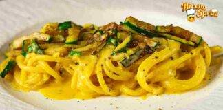 Spaghetti cremosi alle zucchine e pepe perfetta per il pranzo di oggi!