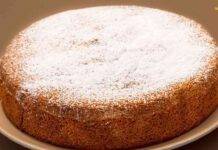 Torta bianca morbidissima, il segreto è il latte caldo