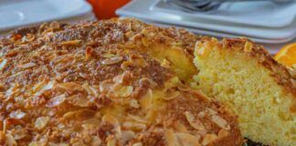 Torta di albicocche fresche e mandorle da gustare in qualsiasi momento della giornata