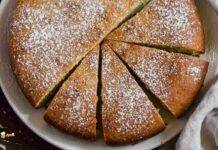 Torta nuvola alle banane con una pioggerellina di gocciole cioccolatose Torta nuvola alle banane con una pioggerellina di gocciole cioccolatose