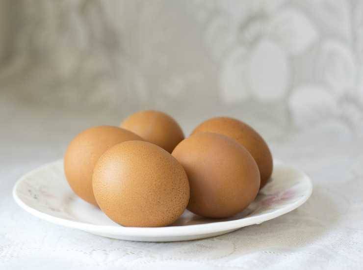 Uova ripiene, per una cena fresca leggera a nutriente, pronta in 10 minuti. Foto di Ricetta Sprint
