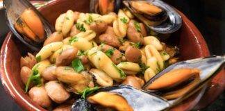 Pasta e fagioli, aggiungi un po' di mare e poi assaggiala, unica nel suo sapore