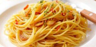 Spaghetti aglio, olio e peperoncino, precisi quelli delle trattorie, il segreto e tutto nella mantecatura