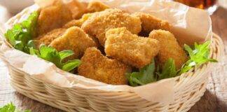 Nuggets di pollo al forno croccanti, più leggeri e la tua cucina non puzza di fritto