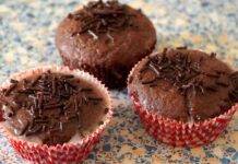 Cupcake fondenti al cucchiaio, la praticissima e golosa ricetta per la colazione perfetta Cupcake fondenti al cucchiaio