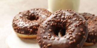 Donuts al cioccolato le ciambelle americane piu buone in assolute
