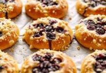 Focaccine alla ricotta e ciliegie: sofficissima bontà da gustare in qualsiasi momento della giornata Focaccine alla ricotta e ciliegie sofficissima bontà da gustare in qualsiasi momento della giornata