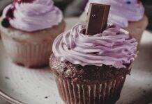 Muffin Kit Kat e mirtilli