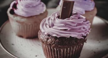 Muffin Kit Kat e mirtilli, prova il mix esplosivo che farà impazzire tutti