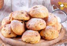 Panini all'uvetta e gocce di cioccolato soffici e golosi, per una merenda da urlo