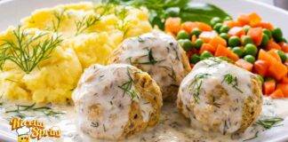 Polpette di pollo al forno con purè e piselli secondo ricco e delicato, servilo ogni volta che vorrai