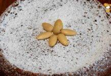 Torta croccantina al cioccolato, una vera goduria per il palato Torta croccantina al cioccolato, una vera goduria per il palato