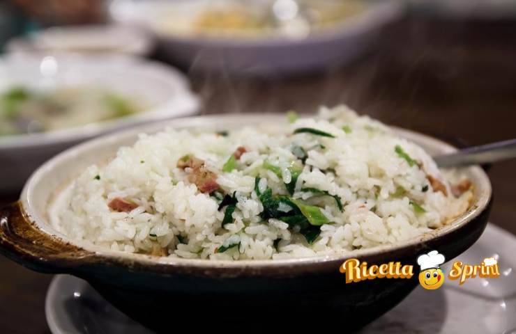 Un piatto di riso e verdure