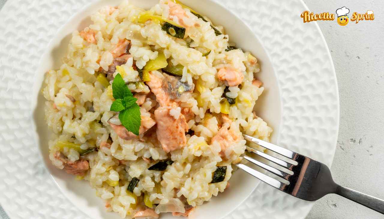 Zucchine, salmone e aggiungi del riso, non puoi capire che piatto fantastico ti mangi