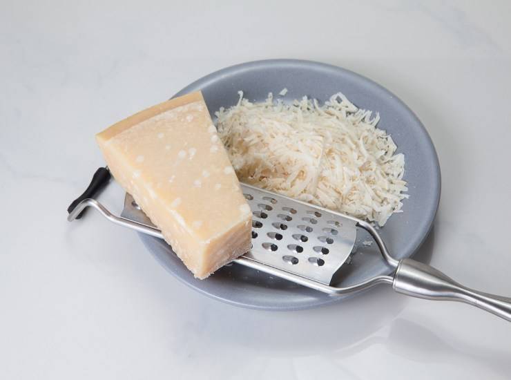 Zeppole stuzzicanti al prosciutto cotto e formaggio. Foto di Ricetta Sprint