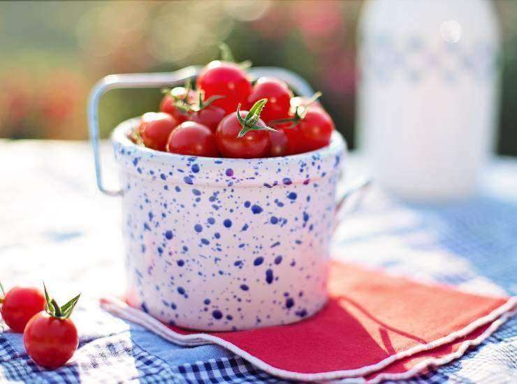 Insalatina di pomodorini una carica di vitamine, buonissima è dir poco!. Foto di Ricetta Sprint