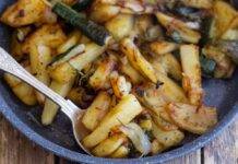Unisci le patate alle zucchine, metti tutto in padella, scoprirai la bontà nella semplicità Unisci le patate alle zucchine, metti tutto in padella, scoprirai la bontà nella semplicità