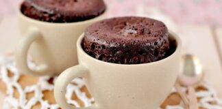 Torta in tazza al cioccolato leggera, il modo migliore per risparmiare energia